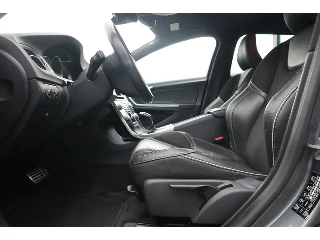 Volvo V60 1.5 T3 R-Design 2016 Benzine 28
