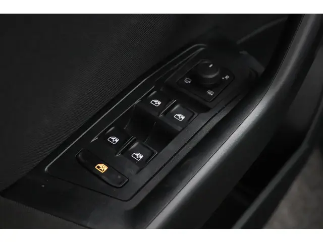 Volkswagen T-Roc 1.0 TSI 110pk Life 2023 Benzine 31