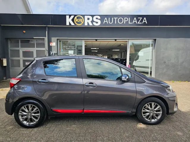 Toyota Yaris 1.5 Hybrid Design Red 2017 Hybride Benzine 5