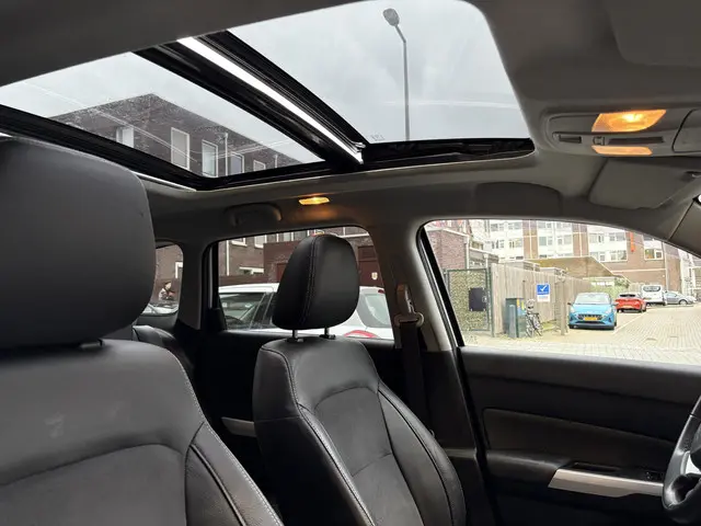 Suzuki Vitara 1.6 High Executive 2016 Benzine 11