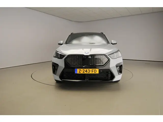 BMW iX2 xDrive30 2024 Elektrisch 3