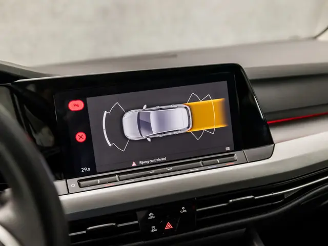 Volkswagen Golf 1.0 eTSI Sport 2022 Benzine 23