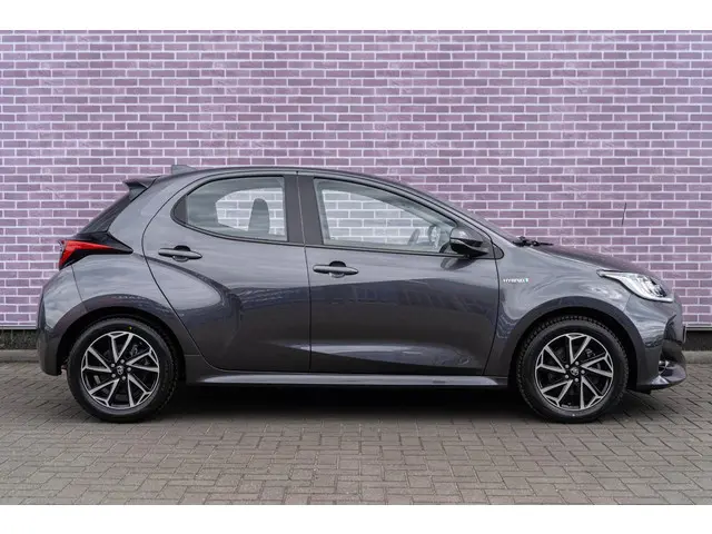 Toyota Yaris 1.5 Hybrid Dynamic 2021 Hybride Benzine 6