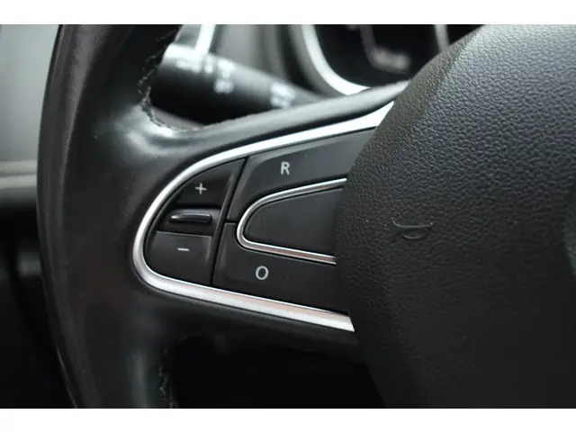 Renault Grand Scénic TCe 140 EDC Bose 2019 Benzine 20