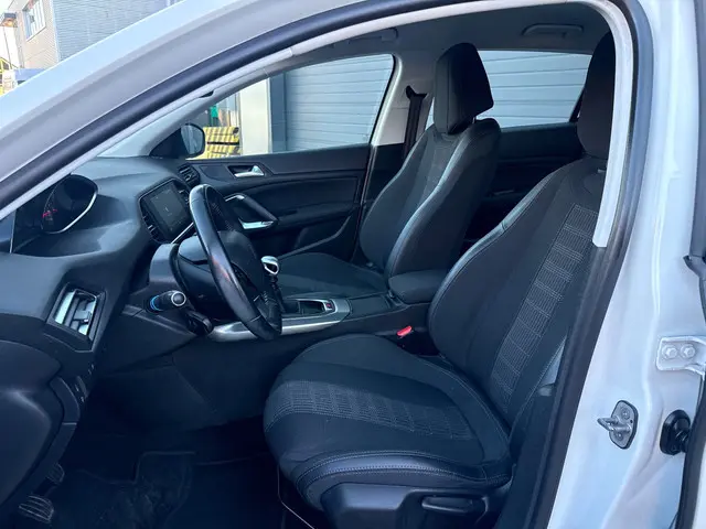 Peugeot 308 1.2 PureTech Allure 2017 Benzine 10