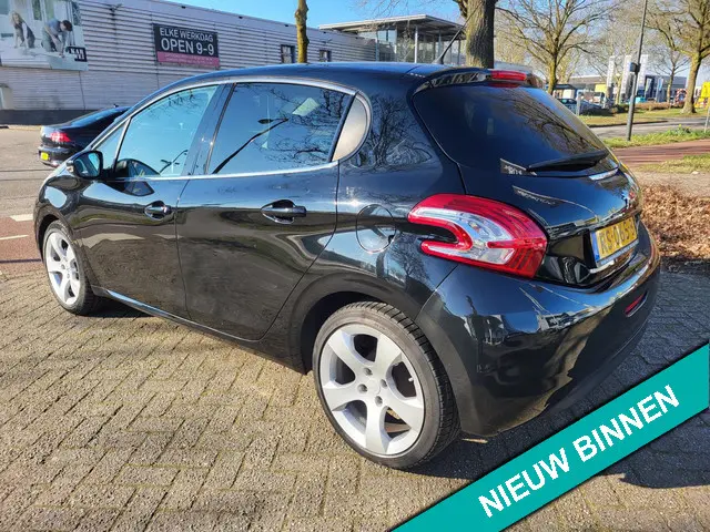 Peugeot 208 1.2 VTi Allure 2013 Benzine 4