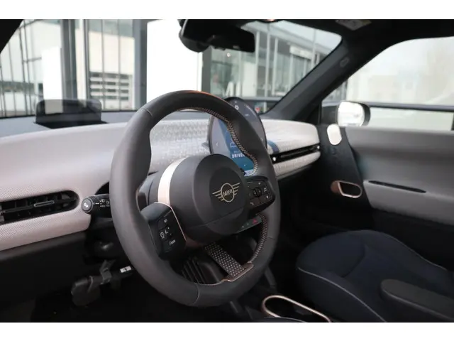 MINI Electric Cooper SE 2024 Elektrisch 10