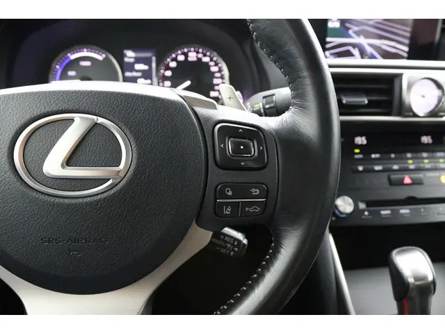 Lexus IS 300h Hybrid Business Line 2017 Hybride Benzine 21