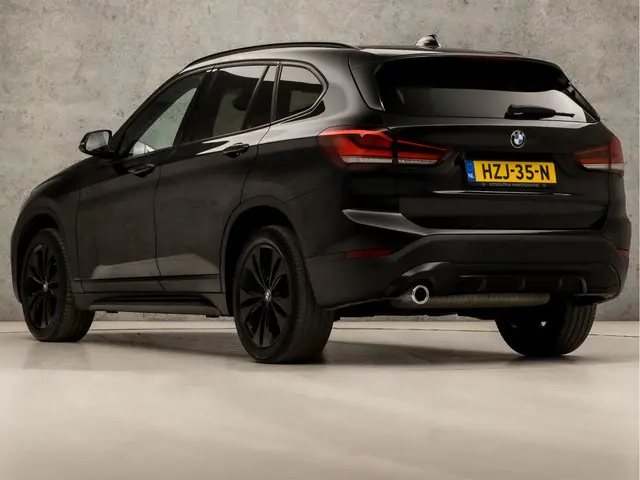BMW X1 sDrive18i High Executive 2021 Benzine 3