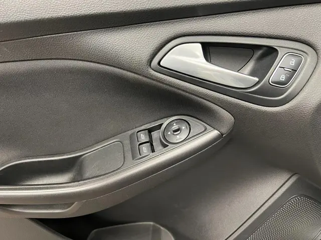 Ford Focus 1.0 Trend Edition PDC/NAVI/CLIMATE 2015 Benzine 10