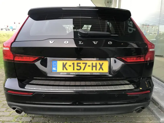 Volvo V60 2.0 B3 Momentum Advantage Automaat 2020 Benzine 4