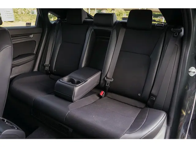 Honda Civic 2.0i e:HEV SPORT 2023 Hybride Benzine 9