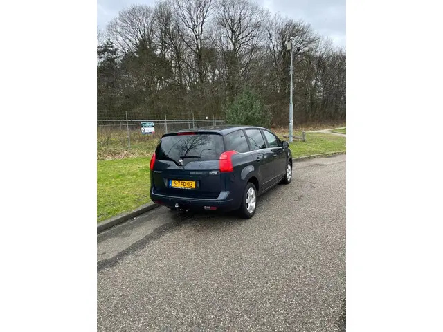 Peugeot 5008 3