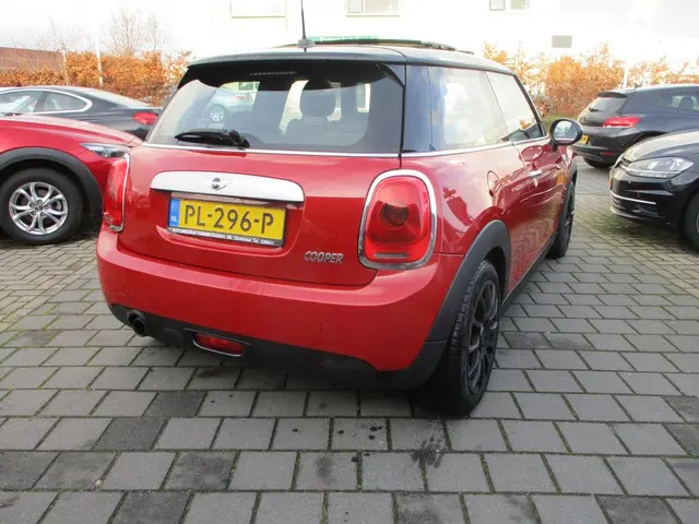 MINI Cooper Mini 1.5 Chili Serious Business 2014 Benzine 2