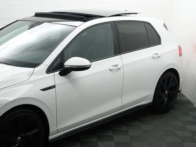 Volkswagen Golf 1.5 eTSI R Line Aut- 2020 Hybride Benzine 31