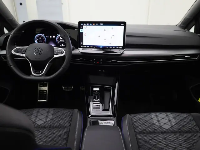 Volkswagen Golf 1.5eTSI/150PK R-Line DSG 2025 Benzine 4