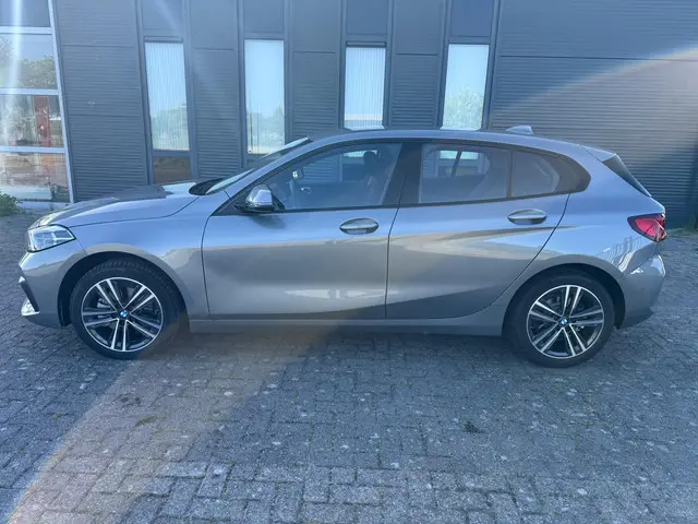 BMW 1 Serie 118i 2024 Benzine 2