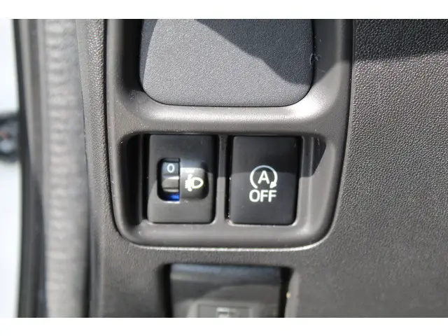 Peugeot 108 1.0 e-VTi Active PACK PREMIUM 2016 Benzine 7