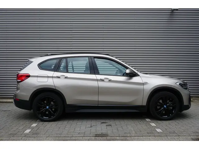 BMW X1 xDrive25e 2022 Hybride Benzine 4
