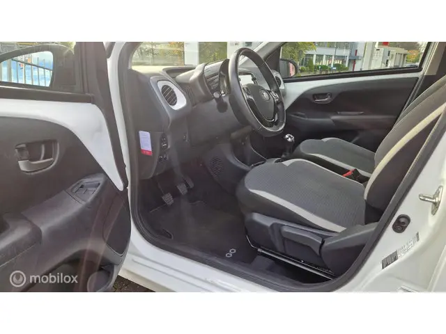 Toyota Aygo 1.0 VVT-i x-joy 2021 Benzine 12