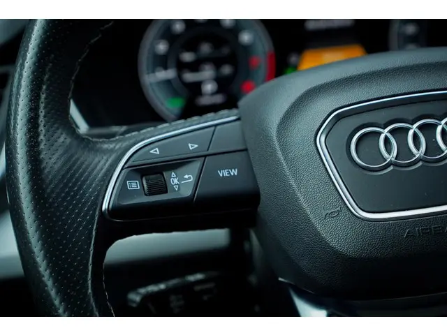 Audi Q5 50 TFSI e S edition 2021 Hybride Benzine 23