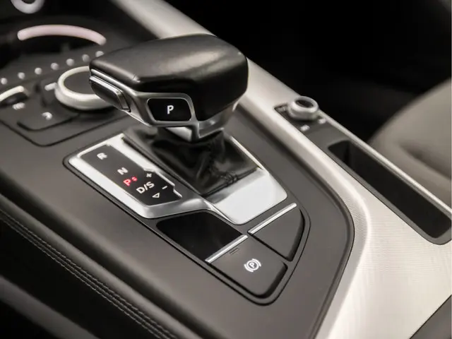 Audi A4 Avant 2.0 TFSI ultra Sport 2016 Benzine 12