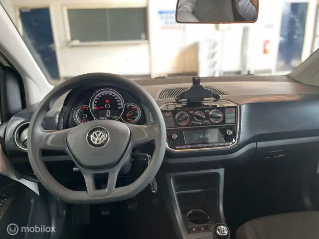 Volkswagen up! 1.0 BMT move up! 2018 Benzine 9