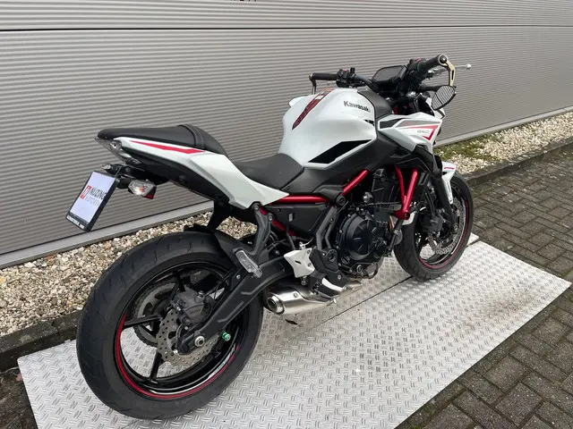 Kawasaki Z650 ABS 2022 Benzine 3