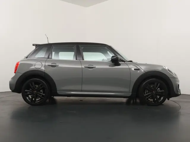 MINI 5-Deurs Cooper 2020 Benzine 8