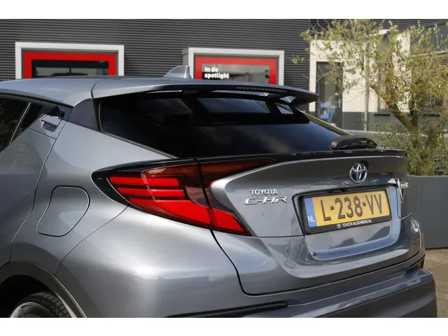 Toyota C-HR 1.8 Hybrid Style 2021 Hybride Benzine 8