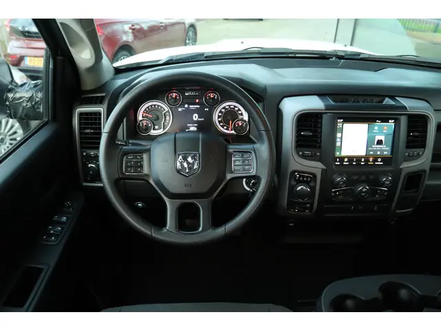 Dodge Ram 1500 5.7 V8 4x4 CREW CAB 2024 LPG/Gas 16