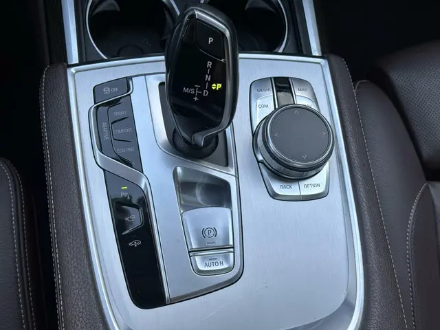 BMW 7 Serie 750i xDrive High Executive 2016 Benzine 55