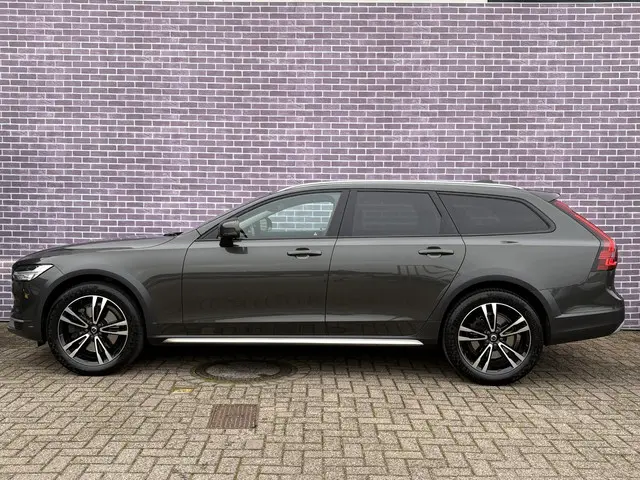 Volvo V90 Cross Country 2.0 B5 AWD Pro 2021 Benzine 36