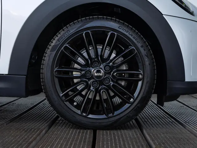 MINI 3-Deurs Cooper Aut. 2023 Benzine 6