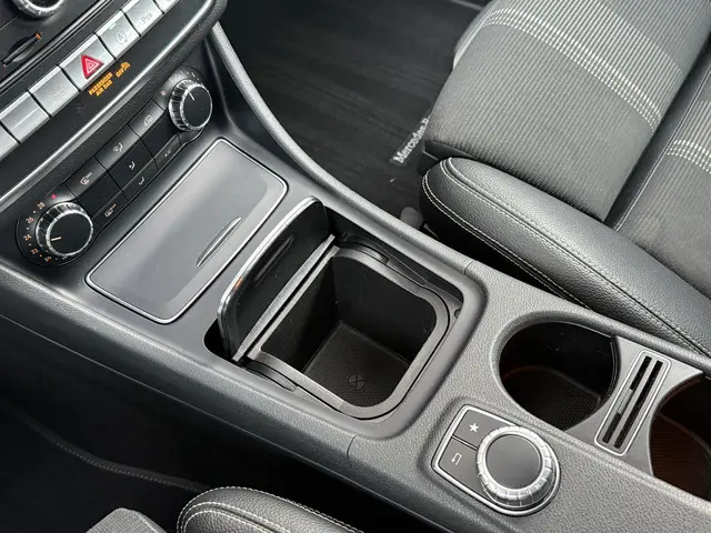 Mercedes-Benz GLA 180 2018 Benzine 13