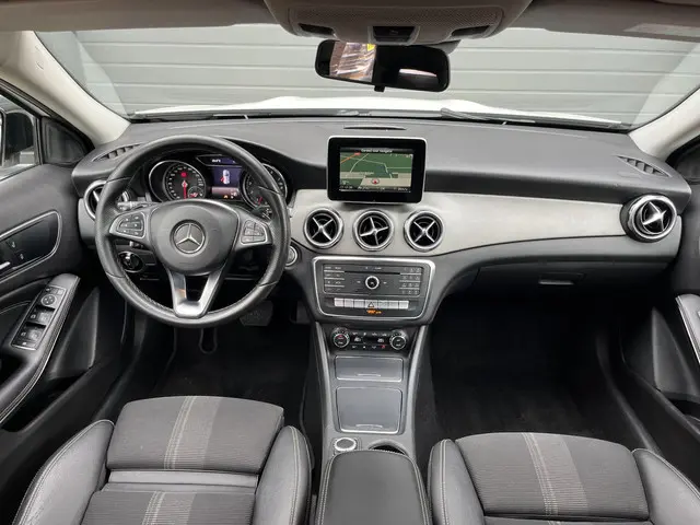 Mercedes-Benz GLA 200 Premium AUTOMAAT/XENON 2017 Benzine 9