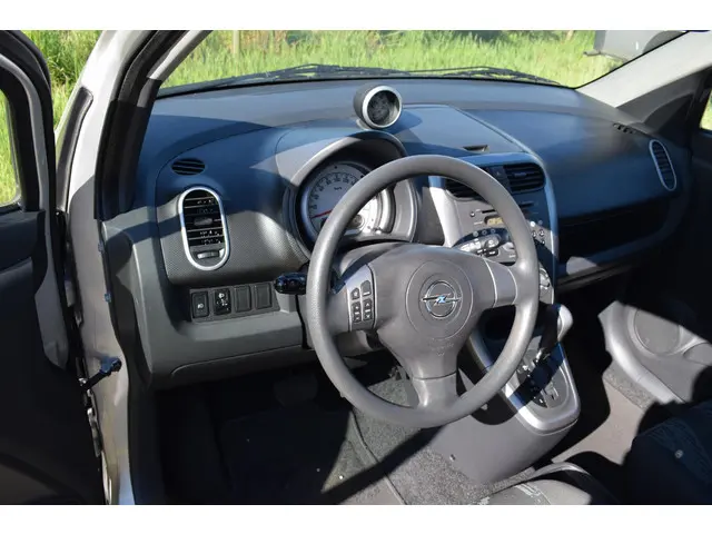 Opel Agila 1.2 Edition 2012 Benzine 25