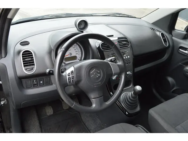 Suzuki Splash 1.0 VVT Comfort EASSS 2015 Benzine 11