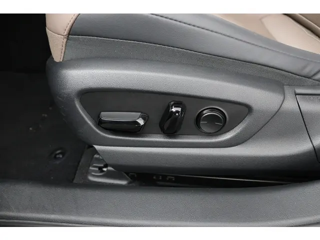 Lexus ES 300h Business Line 2023 Hybride Benzine 36