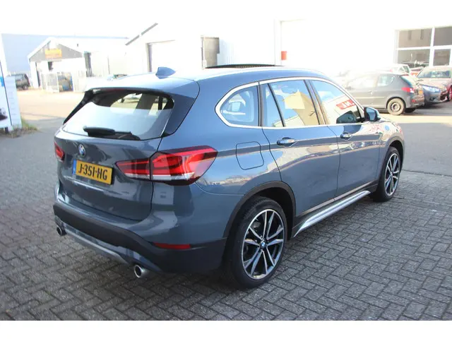 BMW X1 sDrive20i High Executive 2020 Benzine 22