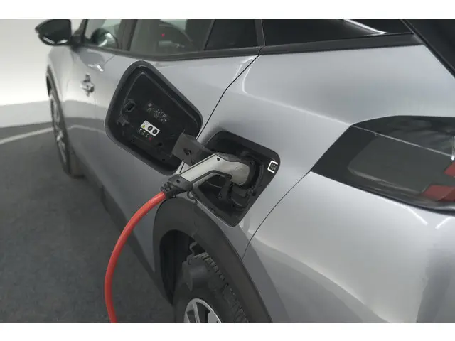 Peugeot e-2008 EV Active 50 kWh 2022 Elektrisch 21