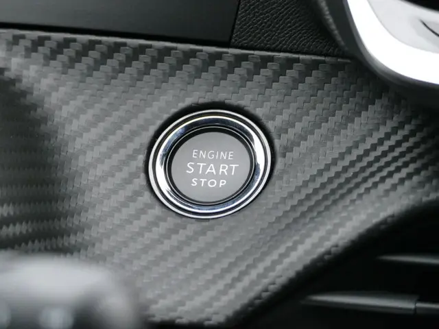 Peugeot 2008 1.2 Hybrid 145 Allure 2025 Hybride Benzine 19