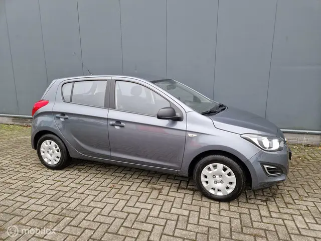 Hyundai i20 1.2i i-Drive 2014 Benzine 2