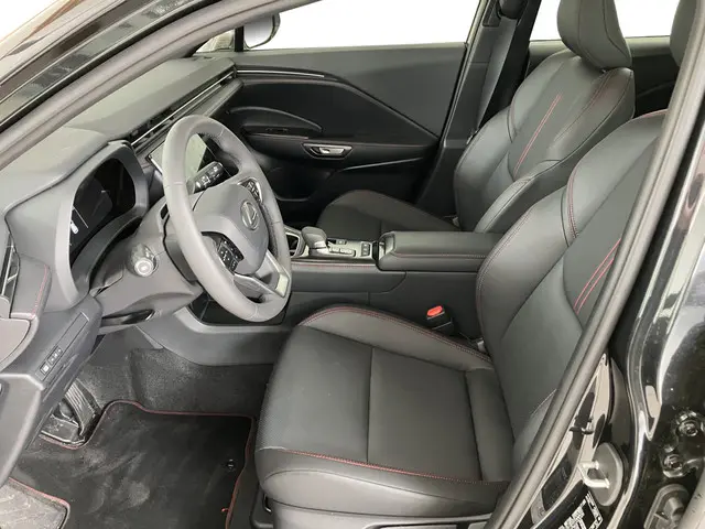 Lexus LBX Elegant 2WD 2025 Hybride Benzine 25