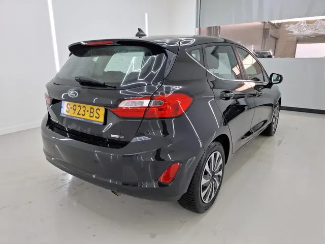 Ford Fiesta 1.0 EcoBoost Hybrid Titanium 2023 Benzine 2