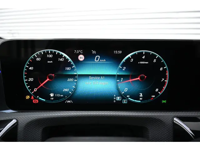 Mercedes-Benz A-Klasse 180 AMG Line 2022 Benzine 31