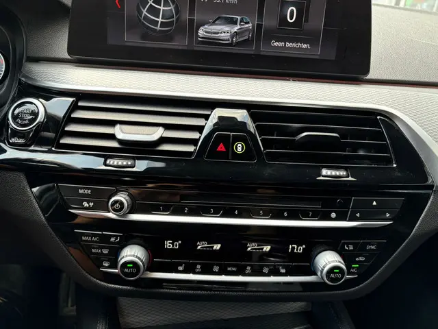 BMW 5 Serie Touring 520i High Executive 2018 Benzine 10
