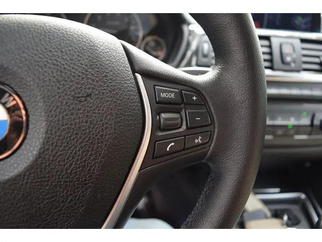 BMW 3 Serie Touring 328i High Executive 2013 Benzine 25