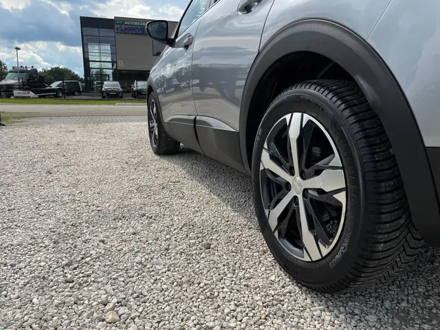 Peugeot 3008 1.2 Première AUTOMAAT, trekhaak. 2017 Benzine 14