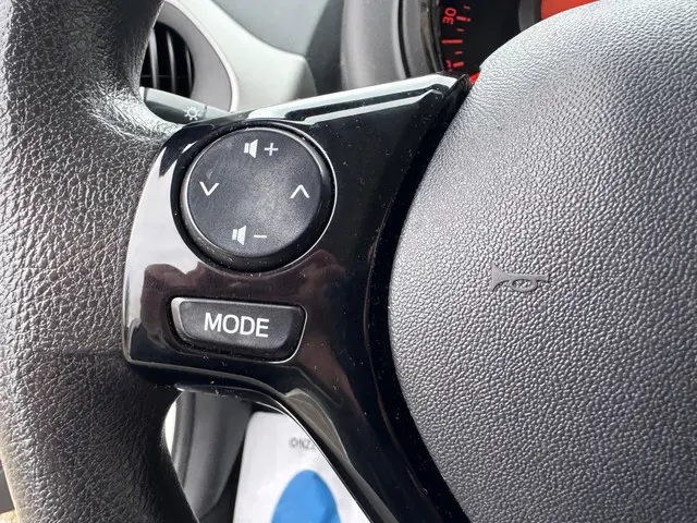 Peugeot 108 1.0 e-VTi Active Airco, Carplay 2014 Benzine 18